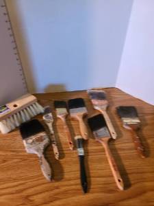 lot 2024 image: Paintbrushes and roof brush