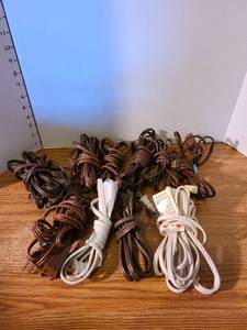 lot 2026 image: Assorted extension cords