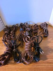 lot 2027 image: Assorted extension cords