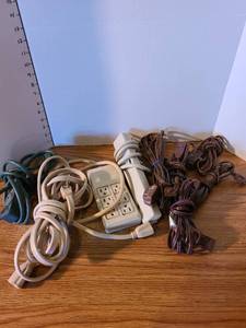 lot 2028 image: Extension cords