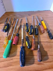 lot 2040 image: Screw drivers