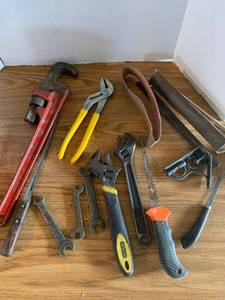 lot 2046 image: Miscellaneous tools