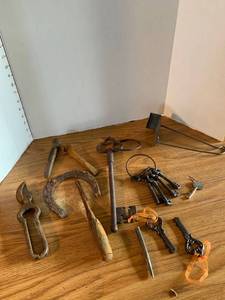 lot 2048 image: Miscellaneous old tools and keys
