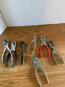 lot 2052 image: Assorted pliers