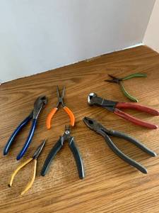 lot 2056 image: Pliers and more