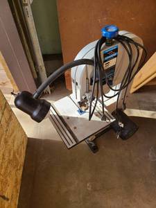 lot 2063 image: Bench top band saw