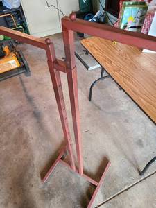 lot 2073 image: Adjustable steel clothestool rack