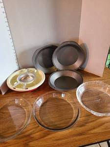 lot 2087 image: Assorted bakeware