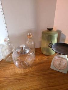 lot 2089 image: Canisters, food scale and jars