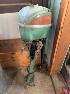 lot 2100 image: Vintage Johnson�s Seahorse 5 outboard motor