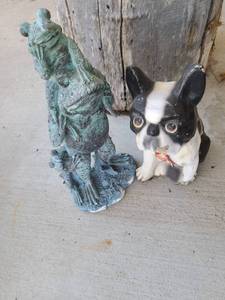 lot 3016 image: Frog and dog yard art