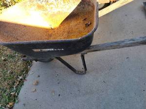 lot 3024 image: Wheelbarrow