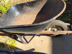 lot 3025 image: Wheelbarrow