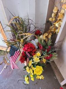 lot 3038 image: Box of artificial flowers and 2 flags