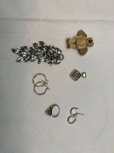 lot 1426 image: Jewelry