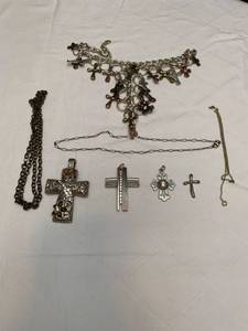 lot 1432 image: Jewelry
