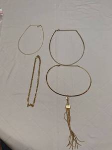 lot 1433 image: Jewelry