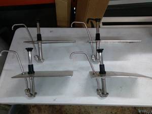 lot 1758 image: Lot Of 4 Pumps