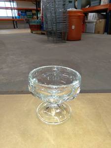 lot 1860 image: Box Of Ice Cream Dishes