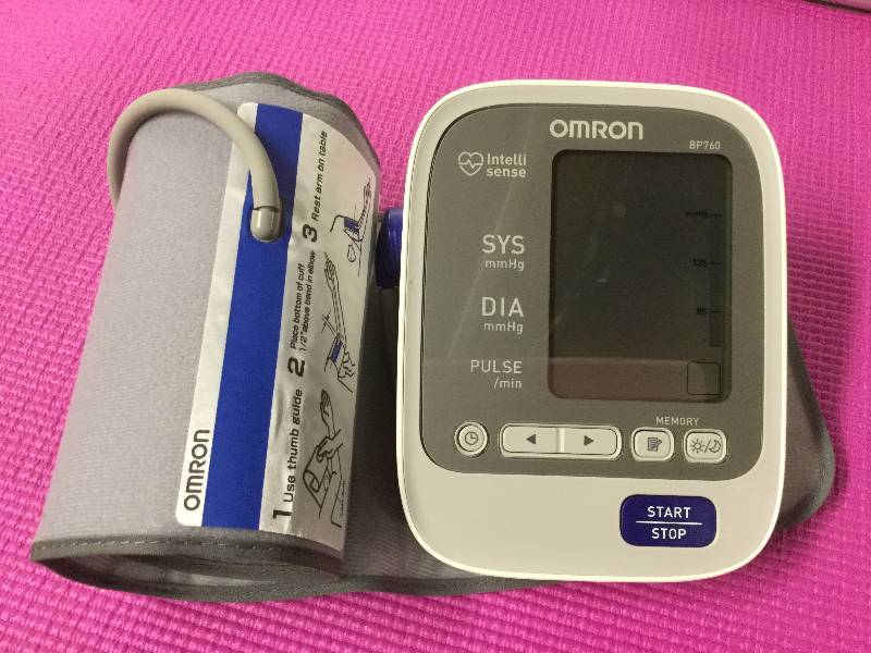 lot 1004 image: Omron Automatic blood Pressure Monitor Battery Operated