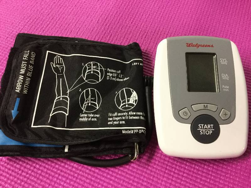 lot 1008 image: Homedics Digital blood Pressure Monitos Battery Operated