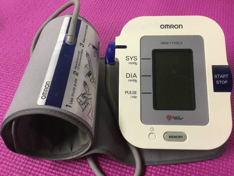 lot 1010 image: Omron Automatic blood Pressure Monitor Battery Operated