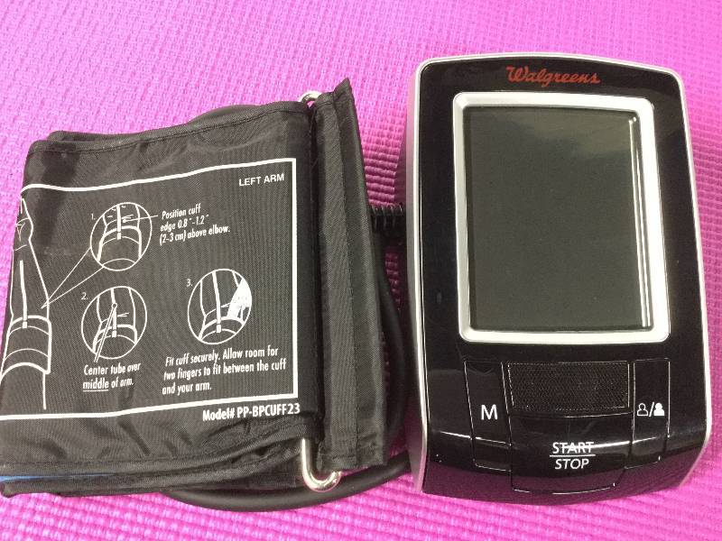 lot 1012 image: Homedics Digital blood Pressure Monitos Battery Operated