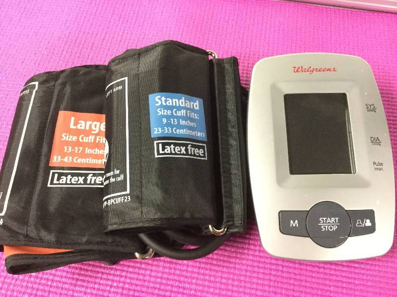 lot 1016 image: Homedics Blood Pressure Monitor Battery Operated
