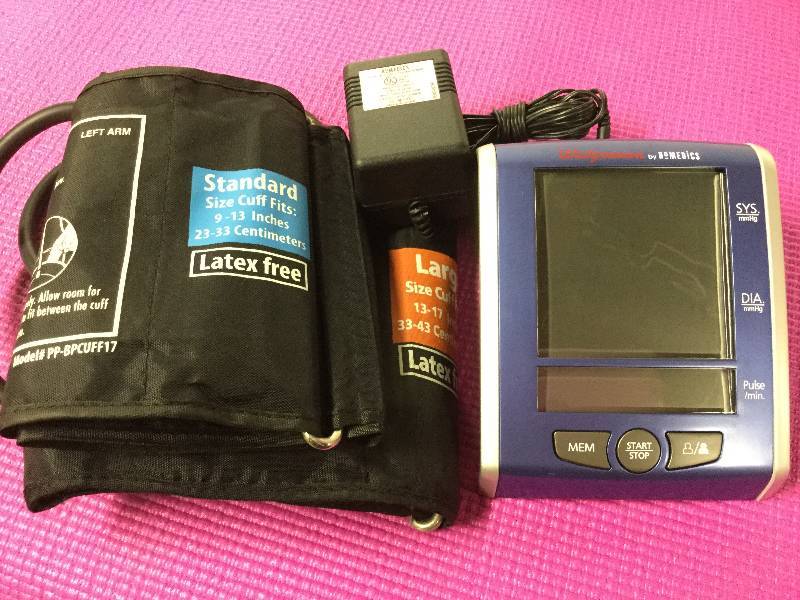 lot 1020 image: Homedics Blood Pressure Monitor Battery Operated