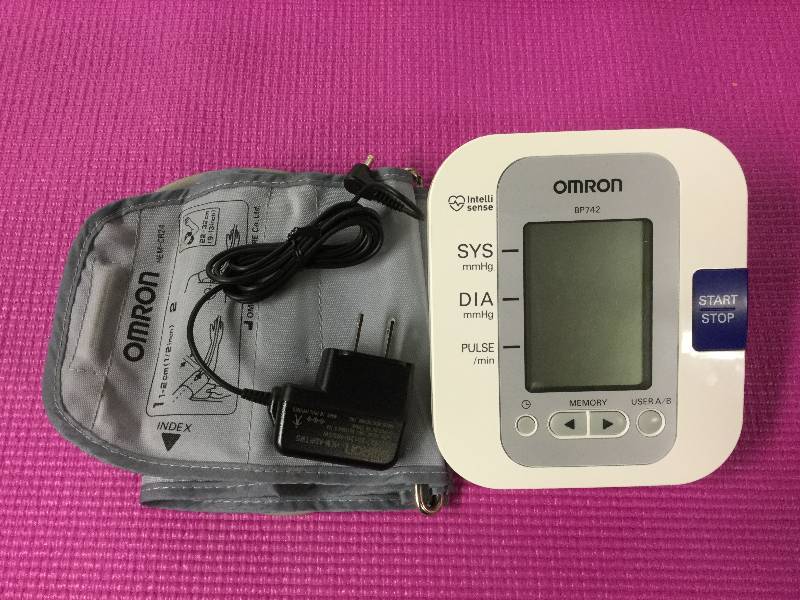 lot 1027 image: Omron Automatic blood Pressure Monitor Battery Operated