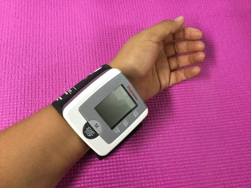 lot 1031 image: Homedics Digital Wrist Blood Pressure Monitor Battery Operated