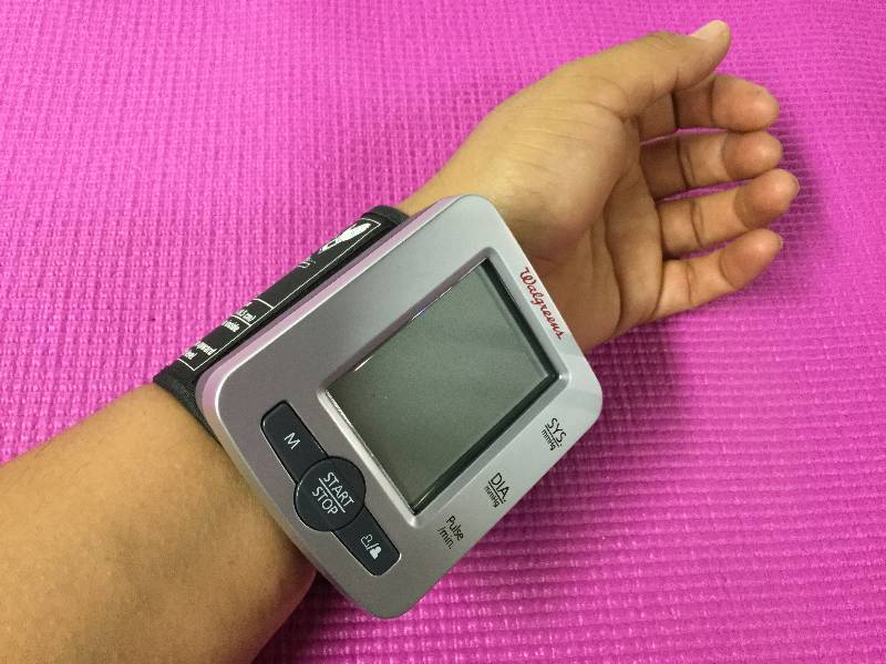 lot 1032 image: Homedics Wrist Blood Pressure Montor Battery Operated