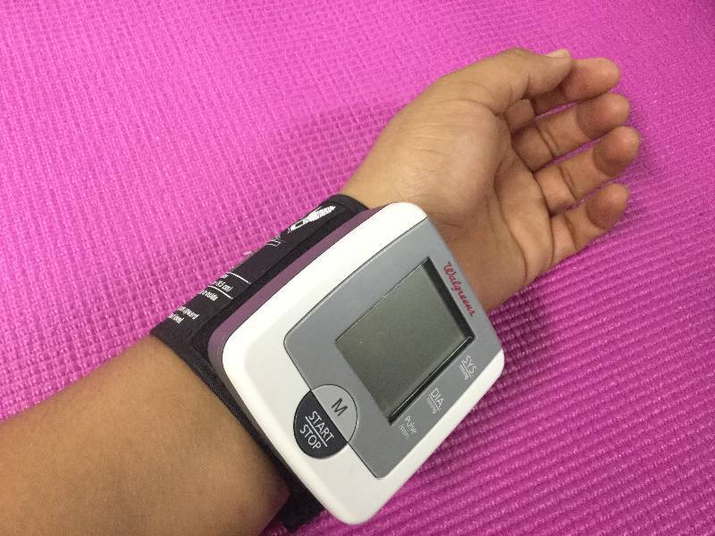 lot 1035 image: Homedics Wrist Blood Pressure Monitor Battery Operated