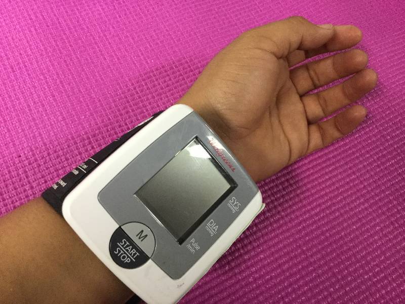 lot 1036 image: Homedics Wrist Blood Pressure Monitor Battery Operated