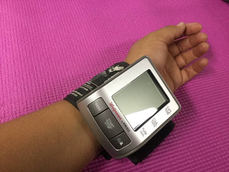 lot 1037 image: Homedics Wrist Blood Pressure Monitor Battery Operated