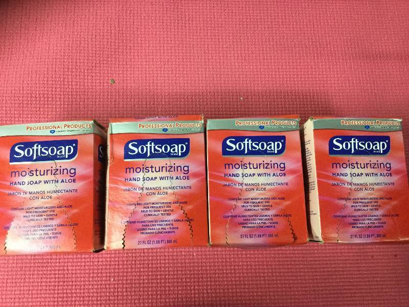 lot 1066 image: Lot of 4 Softsoap Moisturizing Hand Soap WAloe