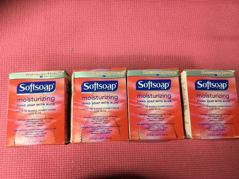 lot 1067 image: Lot of 4 Softsoap Moisturizing Hand Soap WAloe