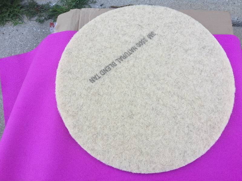 lot 1087 image: Lot of 2 Natural Blend Tan Burnish Pads