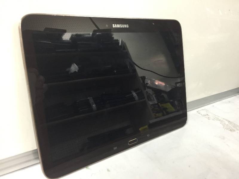 lot 1109 image: Tablbet Samsung w amazon kindle