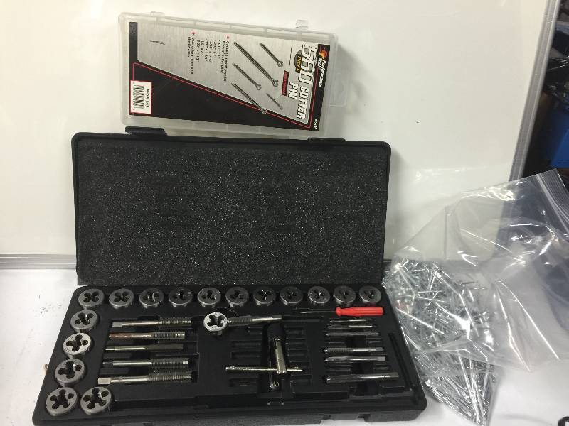 lot 1120 image: Performance Tools ( 560pc. Cotter Pin - Tap- drill Selector)