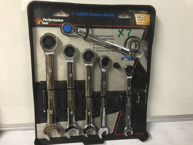 lot 1129 image: Performance Tools 6pc.