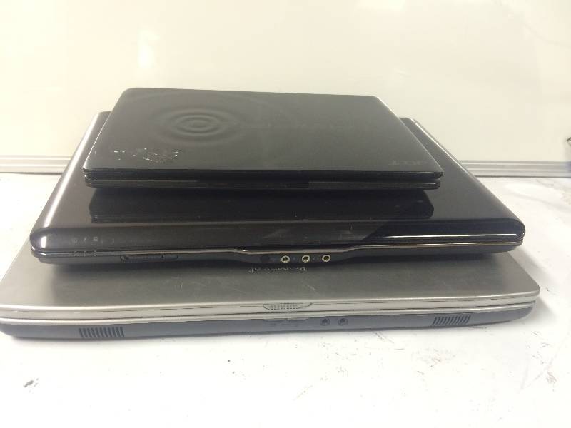 lot 1143 image: Lot of 3 Laptops