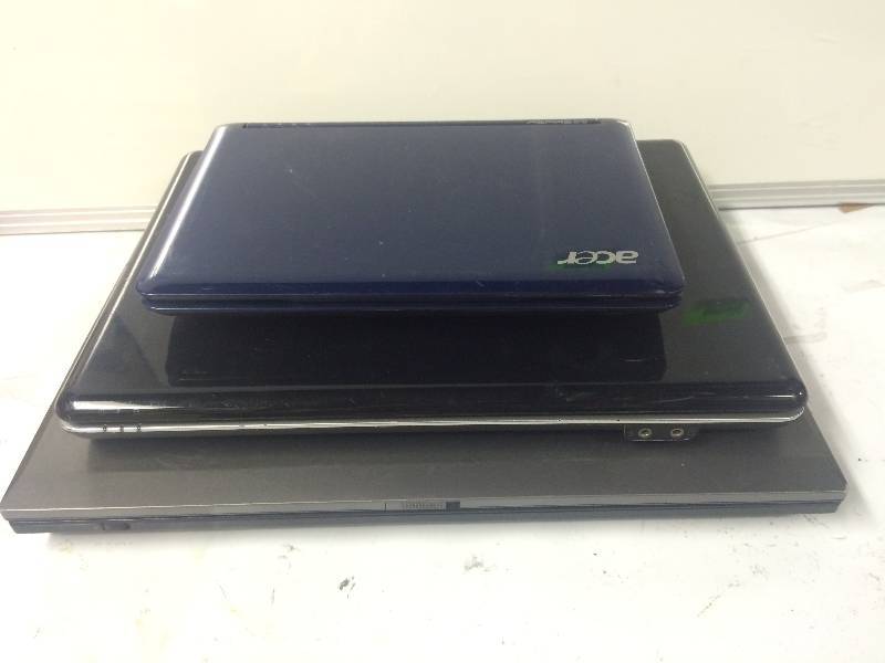 lot 1144 image: Lot of 3 Laptops