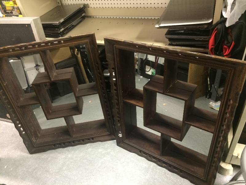 lot 1152 image: Lot of 2 Home Deco Mirrors