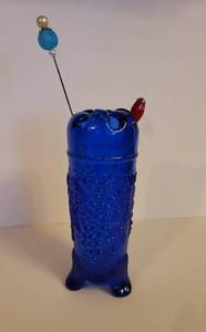 lot 108 image: Vintage Cobalt Blue Glass Hat Pin Holder with 2 Hatpins in Grapes and Cable Design