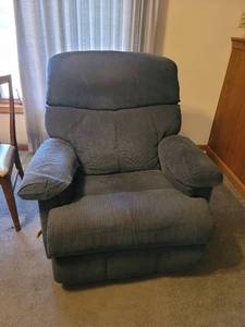 lot 117 image: Lazy Boy Recliner (well used)