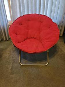 lot 118 image: Folding Papasan Chair (see pics for minor damage)