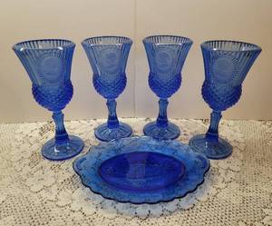 lot 120 image: Fostoria Blue Glass (Exclusive Design by Avon), Design of George and Martha Washington
