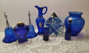 lot 123 image: Decorative Blue Glass