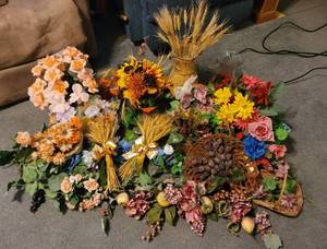 lot 129 image: Faux Flowers